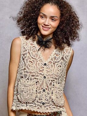 ❤️Hello Gorgeous! POL Beaded Cropped Crochet Vest with Scalloped Edge